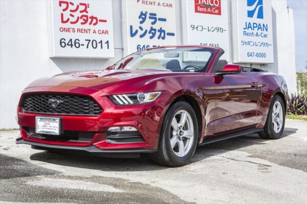 グアムでオープンカーに乗ってリゾート旅行を満喫！
